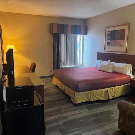 Windsor Inn & Suites ドッジシティ エクステリア 写真