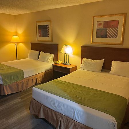 Windsor Inn & Suites ドッジシティ エクステリア 写真