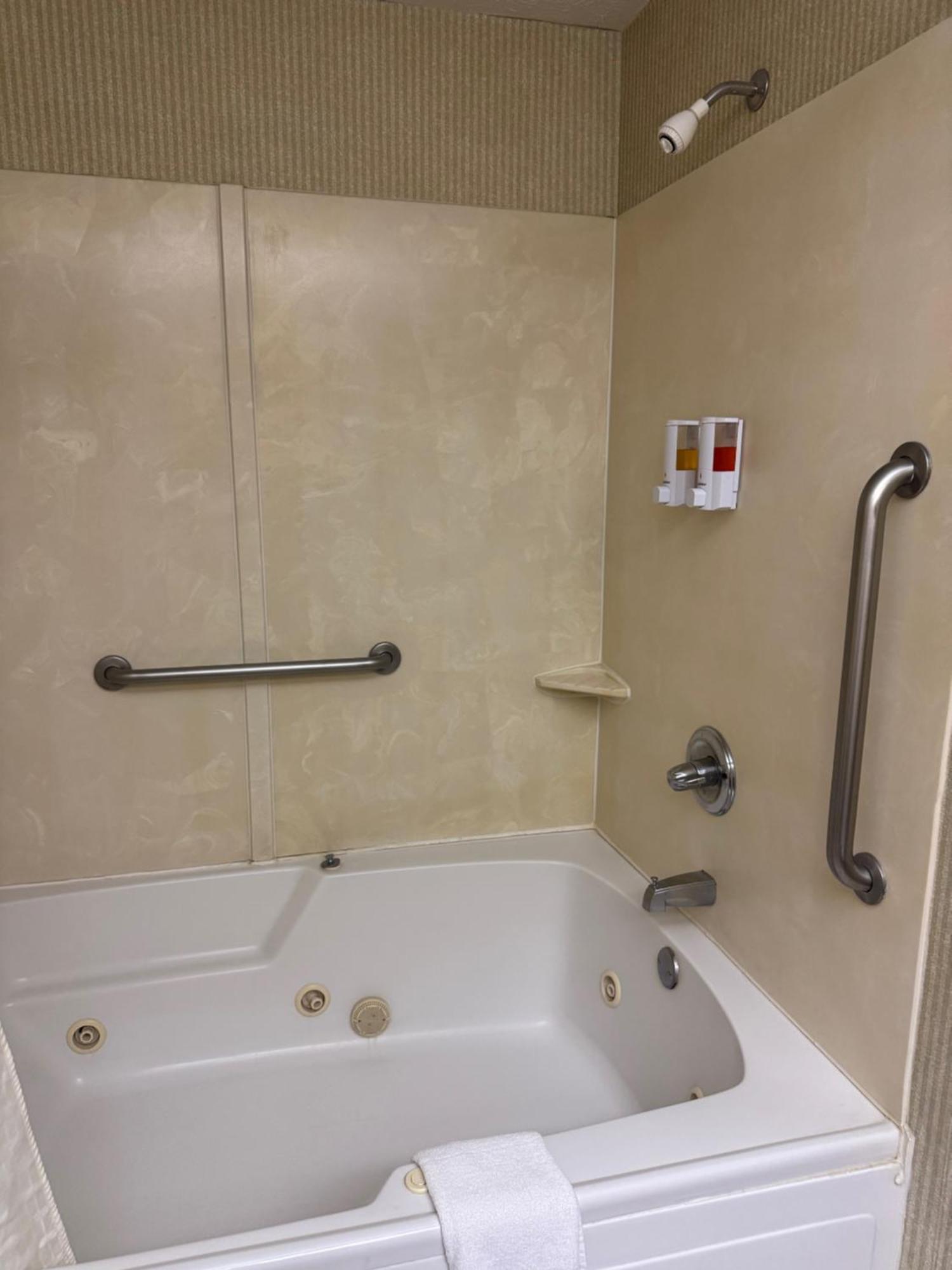 Windsor Inn & Suites ドッジシティ エクステリア 写真