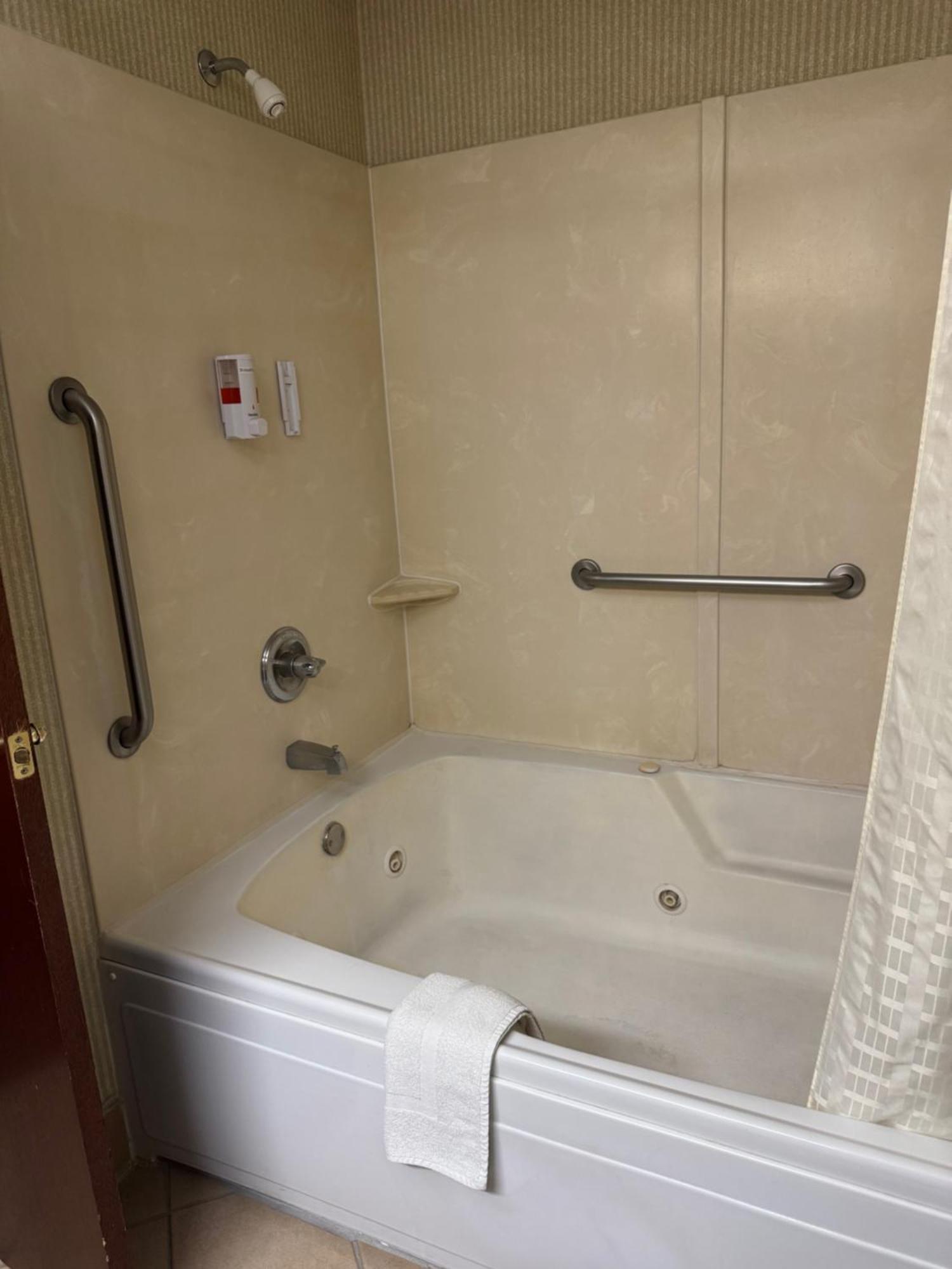 Windsor Inn & Suites ドッジシティ エクステリア 写真