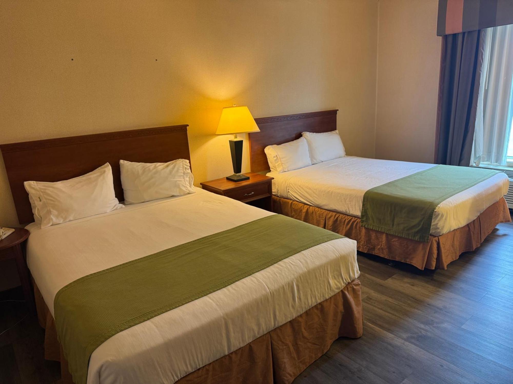 Windsor Inn & Suites ドッジシティ エクステリア 写真